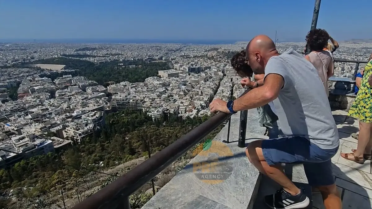Πανοραμική θέα της Αθήνας από την κορυφή του Λυκαβηττού