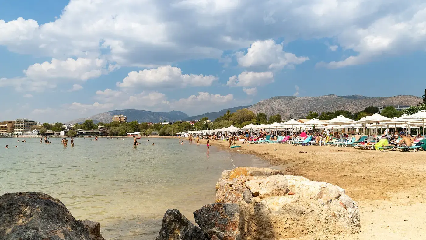 Παραλία Γλυφάδας — κοσμοπολίτικη ατμόσφαιρα