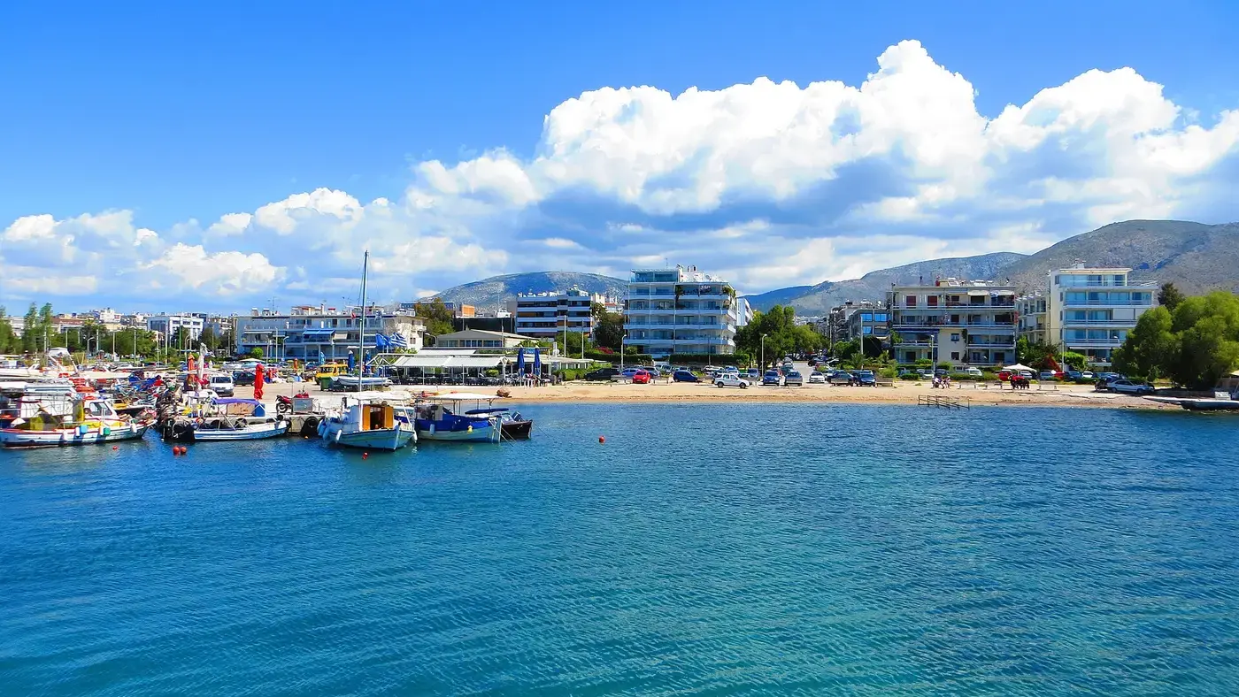 Παραλία Γλυφάδας — καθαρά νερά