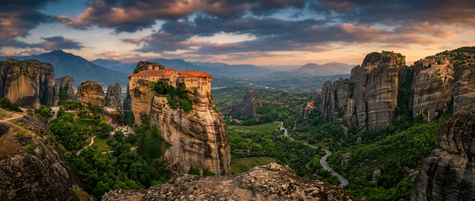 Μοναστήρια των Μετεώρων πάνω σε ψηλούς βράχους