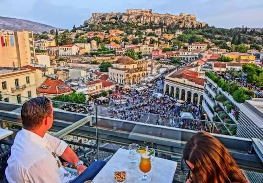 Cocktail bar A for Athens με θέα τον Παρθενώνα