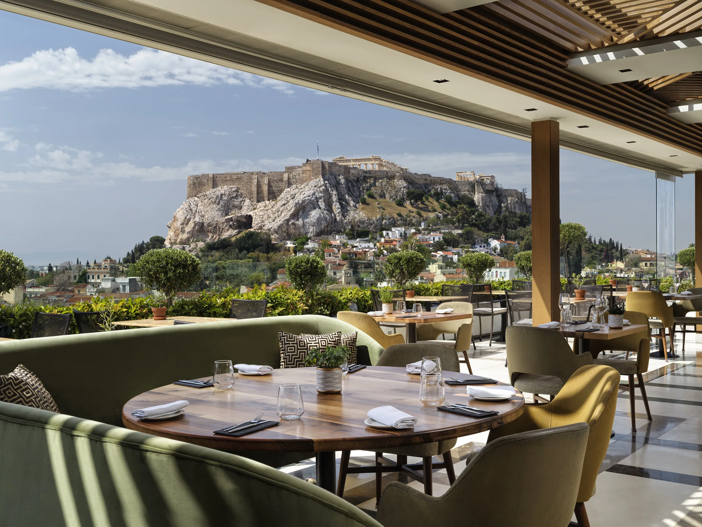 Electra Metropolis Athens rooftop με θέα Ακρόπολη